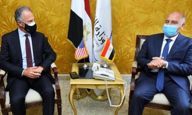 Transport Minister Kamel el Wazir with US Ambassador in Cairo Jonathan Cohen