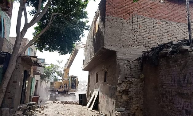 Removal works at Batn el-Baqara Cairo slum area - file 