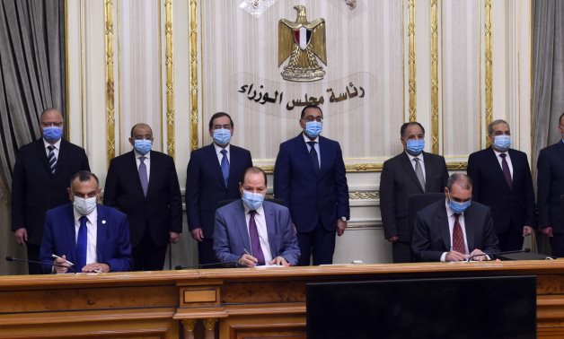 Egyptian Prime Minister Mostafa Madbouli and ministers attend the signing ceremony of a deal to convert 2,262 buses to run on natural gas - Cabinet