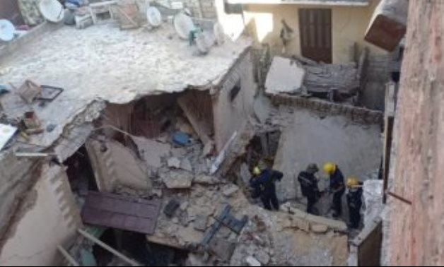 A building collapses in Alexandria's Dekheila district killing 1, wounding 5