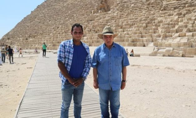 Hawass [R] with Kamouni at Great Pyramids of Cheops - ET