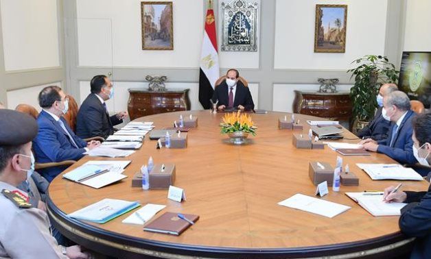 President Abdel Fattah El-Sisi meets with Prime Minister Mostafa Madbouly, Central Bank Governor Tarek Amer, Minister of Petroleum and Mineral Resources Tarek El Molla, other officials - press photo.