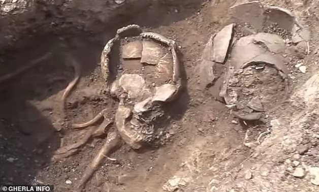 Pottery bowls were found atop the skeletal remains, precisely on their skulls or feet, which researchers say were used as offerings for the “afterlife”- Gherla Infro