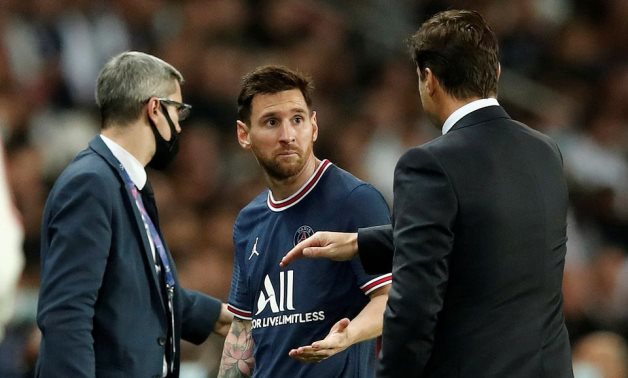 Paris St Germain coach Mauricio Pochettino with Lionel Messi as he is subsituted REUTERS/Benoit Tessier