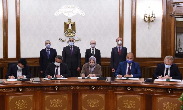 Egyptian Prime Minister Mostafa Maboduli attends signing of 2 agreements on setting up 500MW wind farm in Suez – Cabinet 