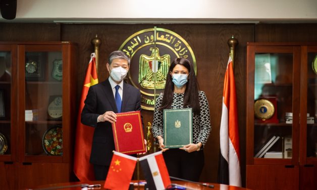 Minister of International Cooperation, Rania A. Al-Mashat, and Chinese Ambassador to Egypt Liao Liqiang - Press photo