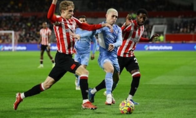 Manchester City's Phil Foden in action with Brentford's Mads Roerslev and Shandon Baptiste REUTERS/David Klein