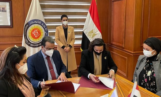 Minister of Health and Higher Education Hossam Abdel Ghaffar and Nada al-Domiaty, head of the medical sector of Haya Karima initiative, sign the protocol - Press photo
