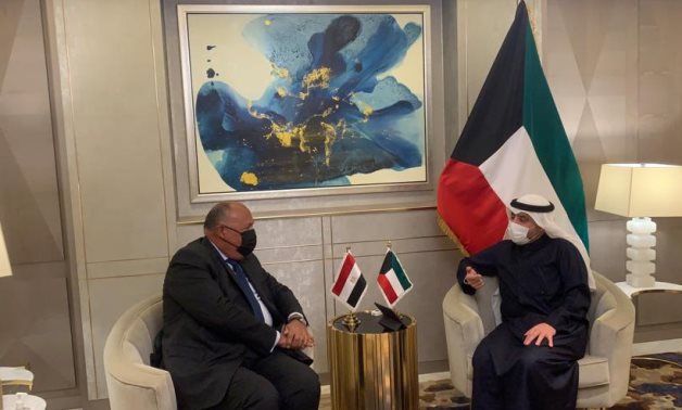 Egyptian Minister of Foreign Affairs Sameh Shoukry and his Kuwaiti counterpart Ahmed Nasser Al-Mohammed Al-Ahmed Al-Jaber Al-Sabah on Saturday evening in Kuwait- press photo