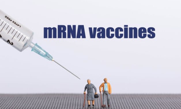 Older couple with syringe and mRNA vaccines text- CC via Flickr/Marco Verch Professional Photographer