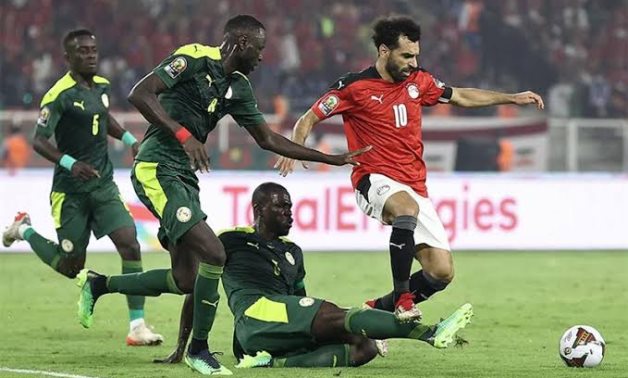 Mohamed Salah fights for the ball with Cheikhou Kouyate and Kalidou Koulibaly during the AFCON final, AFP