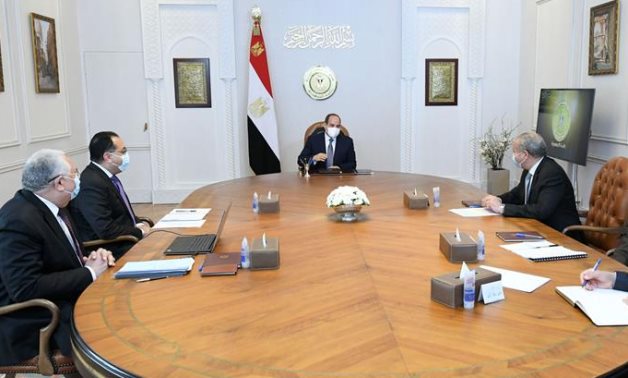 Egyptian President Abdel Fattah El Sisi meets with Prime Minister Mostafa Madbouli, Minister of Supply Ali Moselhi, and Minister of Agriculture Al-Sayed El-Quseir