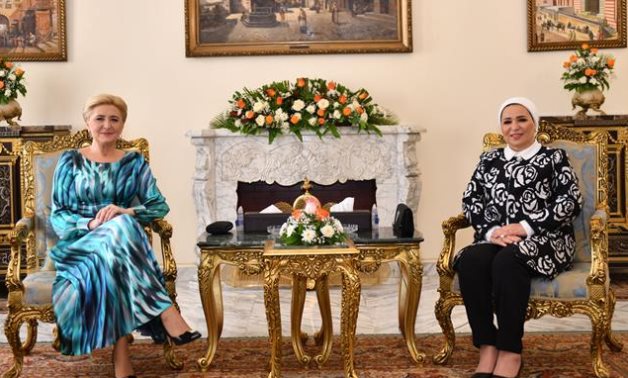 Egypt’s First Lady Entissar Amer received on Monday Polish counterpart Agata Kornhauser-Duda in the presidential palace in Cairo,