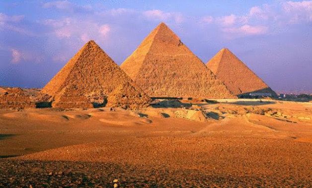 File: Great Pyramid of Giza.