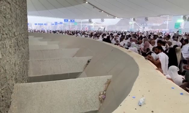 Pilgrims stone Jamrat Al-Aqabah on first day of Eidul Adha amid smooth movement
