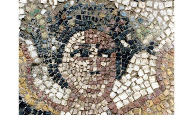 Τα πατώματα μιας ελληνικής βίλας 1.700 ετών διακοσμημένα με ανακυκλωμένο γυαλί