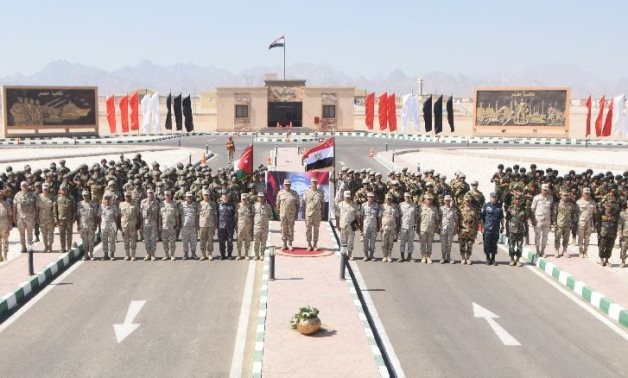 Group photo of Egyptian and Jordanian troops taking part in the joint exercise "Al Aqaba 7" – Press Photo 