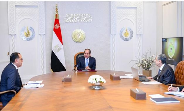 President Abdel Fattah El-Sisi met today with Prime Minister Dr. Mostafa Madbouly and Minister of Electricity and Renewable Energy. Dr. Mohamed Shaker- press photo