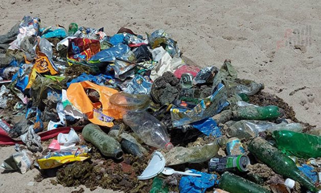 Waste extracted from seabed in Alexandria - file 