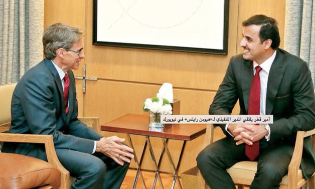 Emir of Qatar Tamim bin Hamad Al-Thani with the executive director of Human Rights Watch  Kenneth Roth- File photo