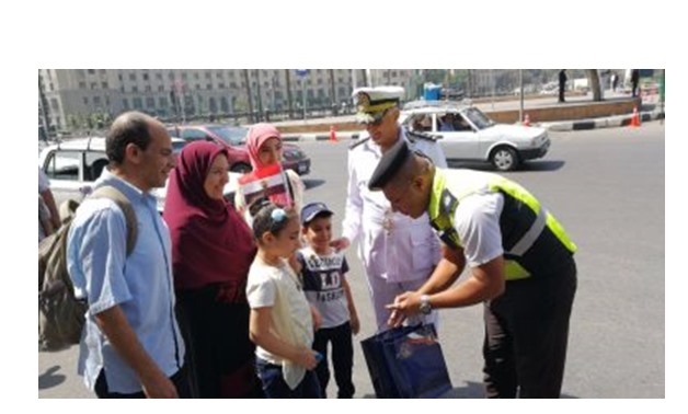 Ministry of Interior distributed school supllies to passer-by students