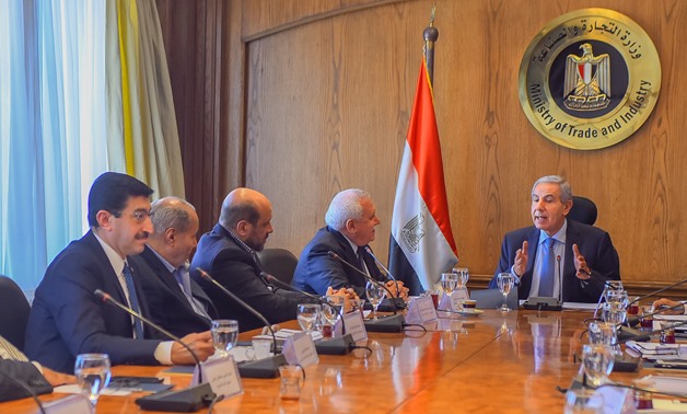 Trade Minister Tarek Kabil during his meeting with members of the Textiles Industries Chamber – Press photo