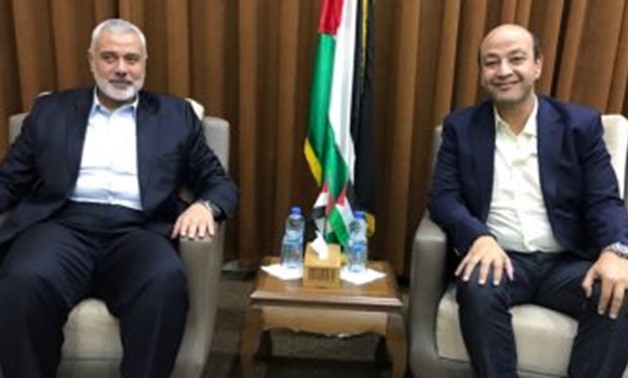 Hamas chief Ismail Haniya (L) and Egyptian anchor Amr Adeeb (R) - Press Photo