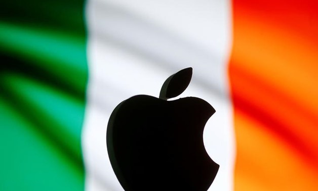 A 3D printed Apple logo is seen in front of a displayed European Union flag in this illustration taken September 2, 2016. REUTERS/Dado Ruvic/Illustration/File Photo