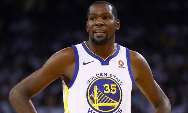 The Golden State Warriors forward Kevin Durant led his team to a 135-114 victory over the Philadelphia 76ers, at Oracle Arena in Oakland, California, on November 11, 2017 (AFP Photo/EZRA SHAW)
