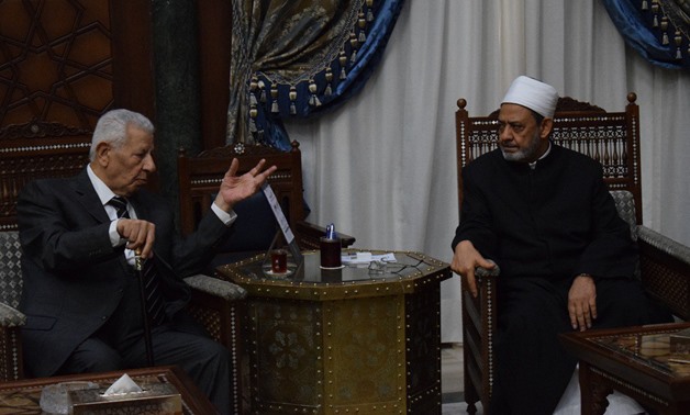 Grand Imam of Al-Azhar Shiekh Ahmed el-Tayyieb receives Chairman of the Supreme Council for Media Regulation (SCMR) Makram Mohammed Aahmed - Press Photo