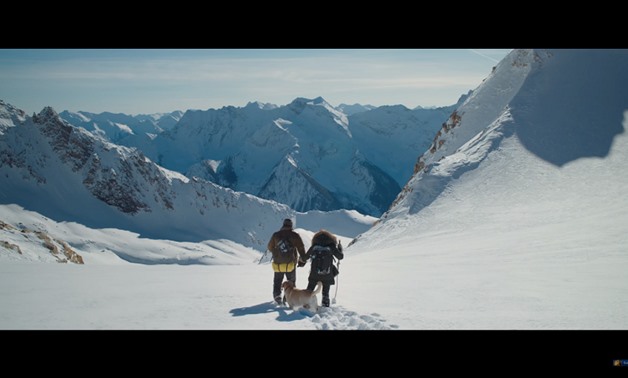 dris Elba and Kate Winslett cross the mountains. Screencap via 20th Century Fox Youtube Channel