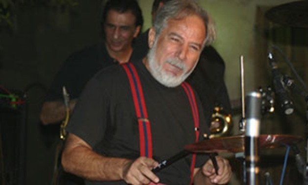 Yehya Khalil while performing in one of his concerts – Egypt Today.