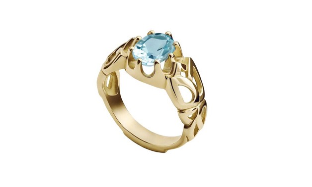Peasant Chevalier ring in 18kt gold adorned with semi-precious stone