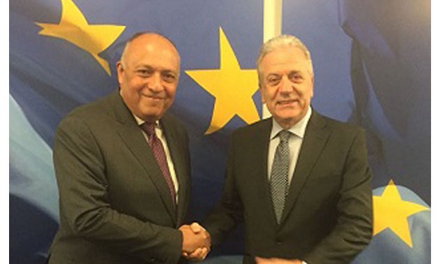 Egyptian Foreign Minister Sameh Shoukry (L) and European Commissioner for Migration and Home Affairs Dimitris Avramopoulos (R) - photo courtesy of Ministry of Foreign Affairs official website