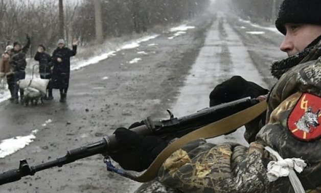 © AFP/File | People wave at Pro russian fighters in Uglegorsk 6 kilometers south west from Debaltseve on Febuary 9, 2015
