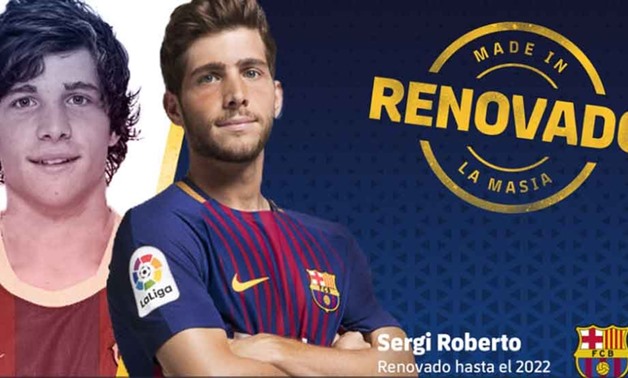 Sergi Roberto with Barcelona’s jersey to renew his contract - Photo courtesy of Barcelona’s official website