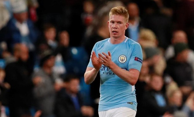 Soccer Football - Champions League - Manchester City vs S.S.C. Napoli - Etihad Stadium, Manchester, Britain - October 17, 2017 Manchester City's Kevin De Bruyne applauds fans after the match Action Images via Reuters/Jason Cairnduff 