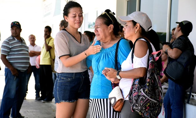 Relatives and friends react outside a hospital, after an attack on the Station of the District San Jose, in Barranquilla, Colombia January 27. 2018. REUTERS/Jairo Cassiani