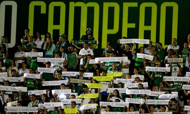 Fans of Chapecoense soccer team hold the names of Chapecoense's players as they pay tribute, for them at the Arena Conda stadium in Chapeco, Brazil November 30, 2016. REUTERS/Ricardo Moraes
