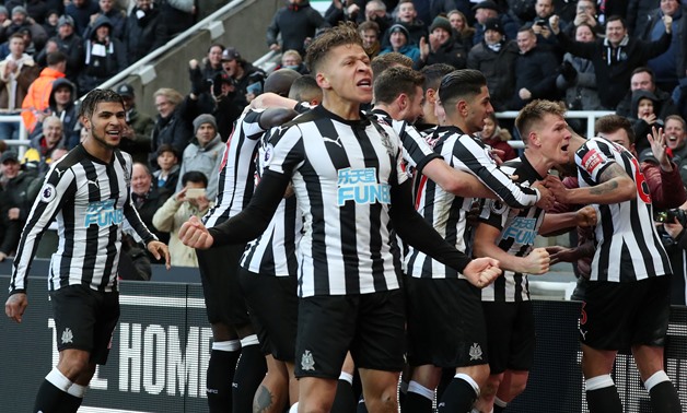 Soccer Football - Premier League - Newcastle United vs Manchester United - St James' Park, Newcastle, Britain - February 11, 2018 Newcastle United's Matt Ritchie celebrates scoring their first goal with Dwight Gayle and team mates REUTERS/Scott Heppell