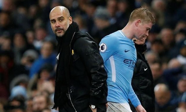 Soccer Football - Premier League - Manchester City vs Watford - Etihad Stadium, Manchester, Britain - January 2, 2018 Manchester City manager Pep Guardiola with Kevin De Bruyne as he is substituted REUTERS/Andrew Yates