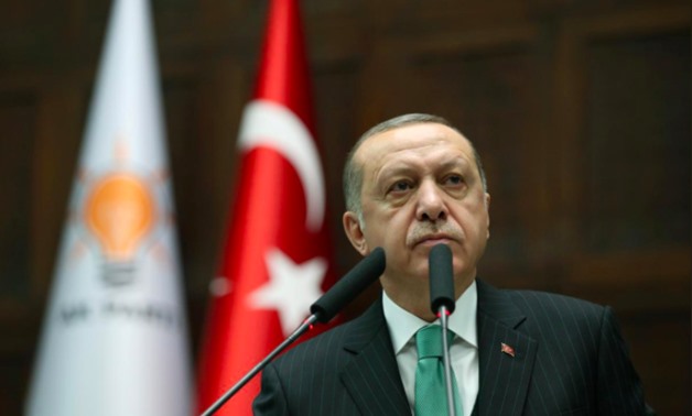 Presidente da Turquia, Tayyip Erdogan, no Parlamento em Ancara 13/02/2018 Yasin Bulbul/Palácio Presidencial/Divulgação via REUTERS