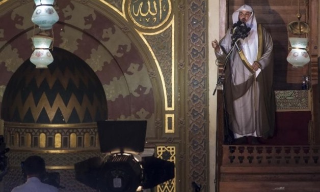 (Saudi preacher Mohamed al-Eraify speaks during Friday prayers in Amr Bin Aaas mosque in Cairo June 14, 2013. REUTERS/Mohamed Abd El Ghany)