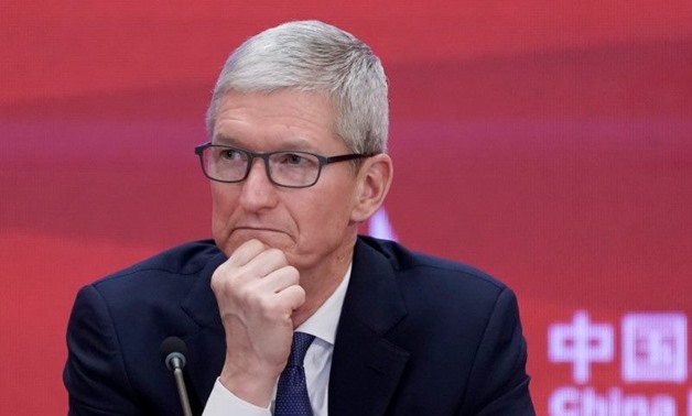 Apple CEO Tim Cook attends the annual session of China Development Forum (CDF) 2018 at the Diaoyutai State Guesthouse in Beijing, China March 26, 2018. REUTERS/Jason Lee/File Photo
