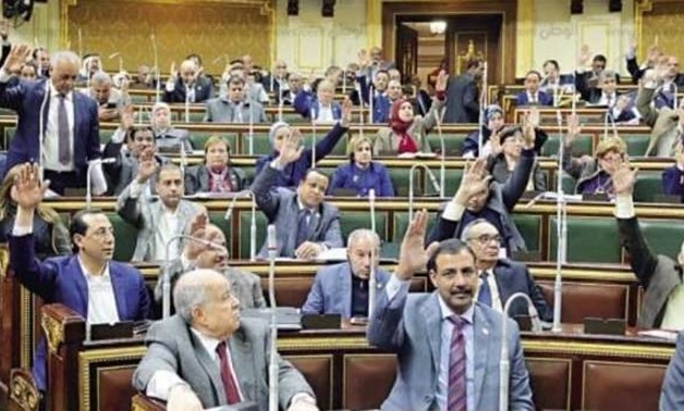 Egyptian parliamentarians vote in favor of a proposal – Press photo