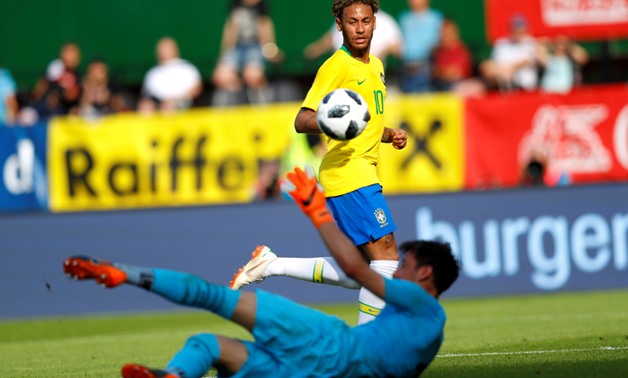 Soccer Football - International Friendly - Austria vs Brazil - Ernst-Happel-Stadion, Vienna, Austria - June 10, 2018 Austria's Heinz Lindner saves from Brazil's Neymar REUTERS/Leonhard Foeger
