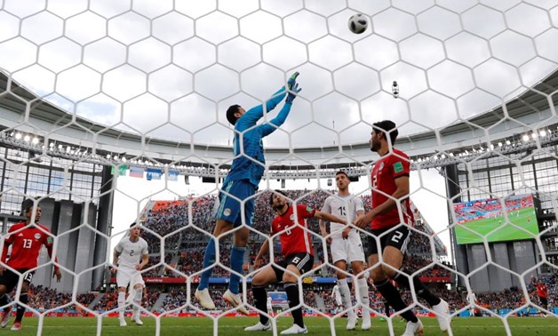Soccer Football - World Cup - Group A - Egypt vs Uruguay - Ekaterinburg Arena, Yekaterinburg, Russia - June 15, 2018 Egypt's Mohamed El-Shenawy makes a save REUTERS/Damir Sagolj
