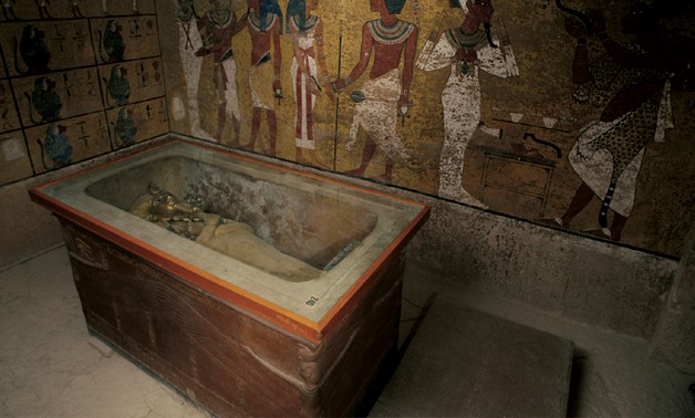 featured - tutankhamuns burial - chamber
