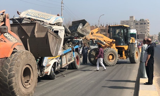 A truck loaded with cement hit a workers’ vehicle pulled over in front of a restaurant in Minya, crashing into the restaurant and a house – Press photo