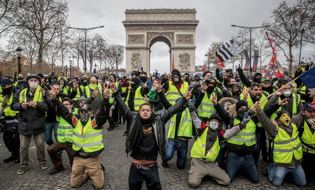 France's "yellow vest" protests rumble on in quieter mood